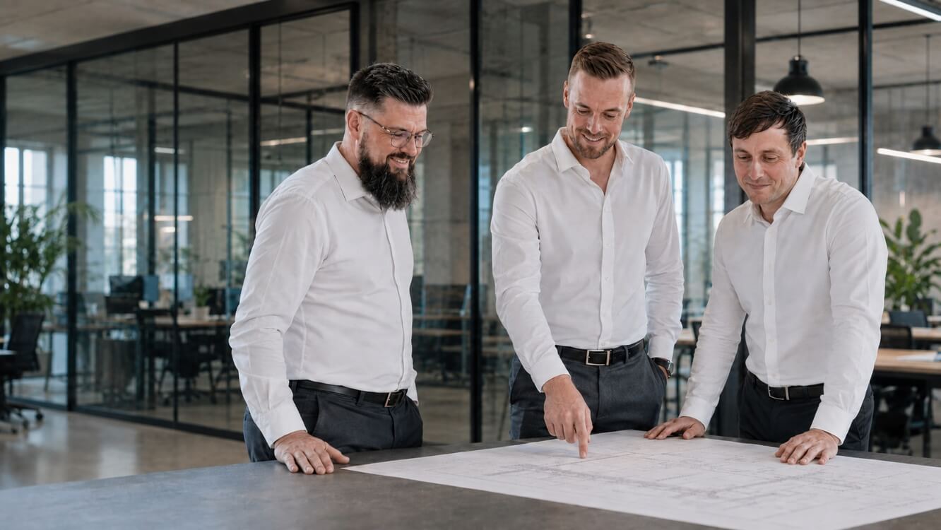 Team von HSE Ingenieure bei der gemeinsamen Planung eines Projekts